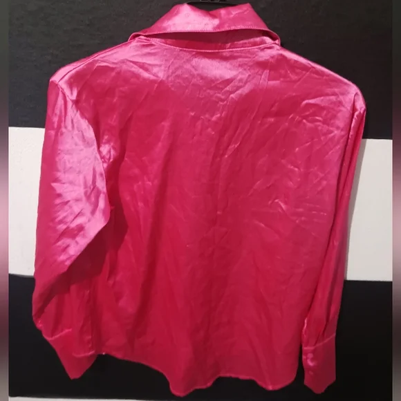 Women  hot pink silk collared buttoned long sleeve shirt - Picture 7 of 9